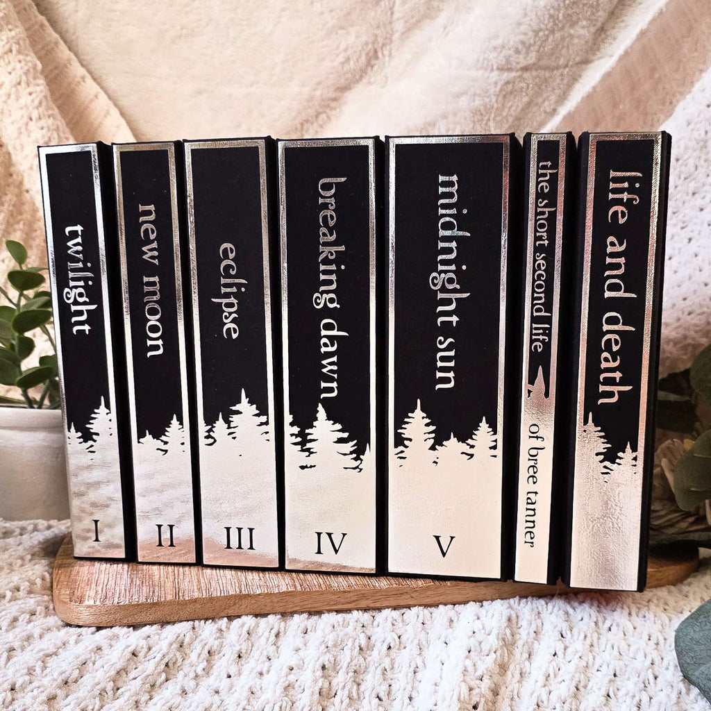 The Twilight Saga by Stephenie Meyer | Gothic Edition
